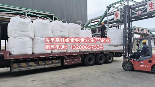 化學(xué)實驗室玻璃器皿中的反應(yīng)液