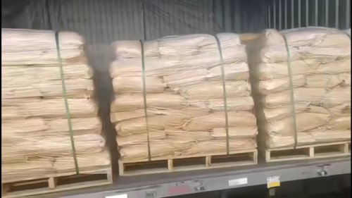 工廠廠區(qū)內(nèi)進行耐酸羧甲基纖維素產(chǎn)品裝車