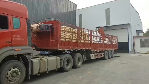 工人在我廠裝載高粘度羧甲基纖維素鈉產(chǎn)品