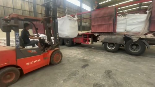 我廠在山東省淄博市的裝車區(qū)域，準(zhǔn)備發(fā)運的羧甲基纖維素鈉產(chǎn)品