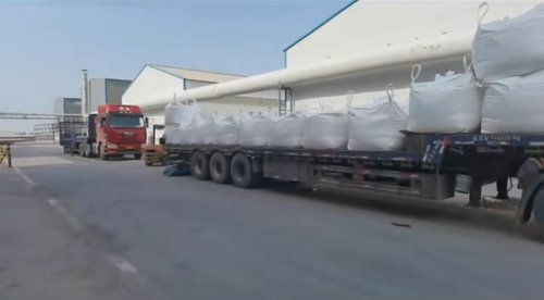 裝載好的CMC羧甲基纖維素鈉產(chǎn)品，整齊排列在卡車上，準(zhǔn)備發(fā)往各行業(yè)客戶。