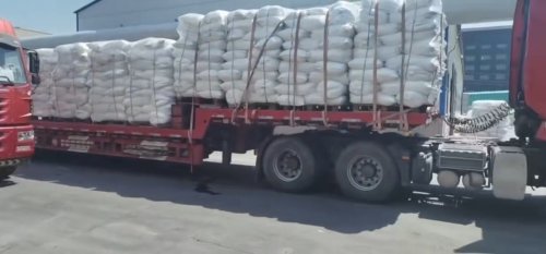 我廠工廠廠區(qū)內(nèi)，羧甲基纖維素鈉產(chǎn)品裝車完畢，展示高標準的生產(chǎn)與物流。