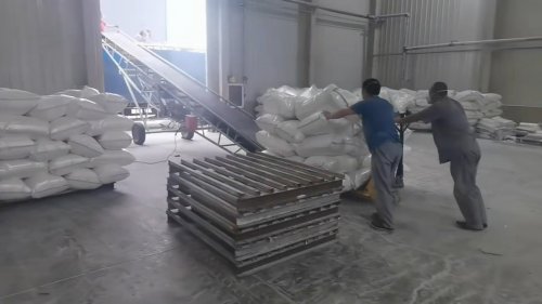 裝車現場，低粘度羧甲基纖維素鈉產品井然有序地裝載