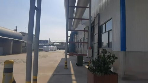 我廠的羧甲基纖維素產(chǎn)品在工廠倉庫裝車，進(jìn)行嚴(yán)格防潮包裝處理。