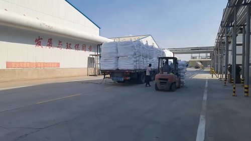 羧甲基纖維素貨物整齊堆放，等待裝車