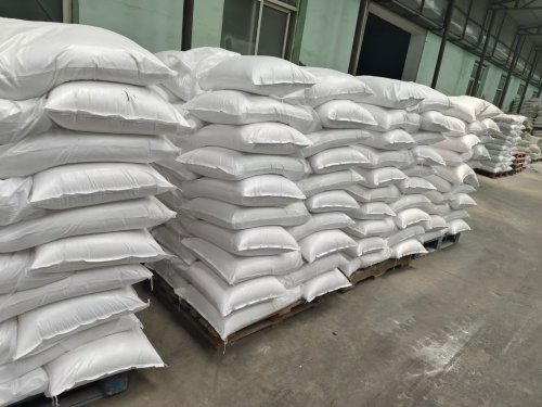 工廠倉庫羥丙基甲基纖維素裝車，產品物流發(fā)貨現場