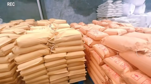 羧甲基纖維素鈉成品堆放在工廠廠區(qū)，準備發(fā)往客戶。