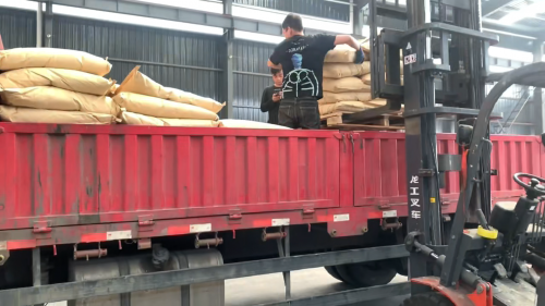 裝車完成后的羥丙基甲基纖維素產(chǎn)品堆放，等待配送至客戶