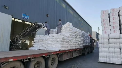 羥丙基甲基纖維素產(chǎn)品裝車現(xiàn)場(chǎng)，嚴(yán)格的質(zhì)量控制流程