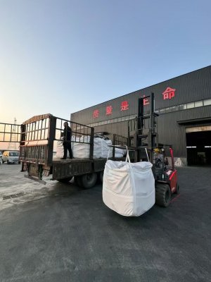 車(chē)間裝車(chē)，HPMC產(chǎn)品安全運(yùn)輸中