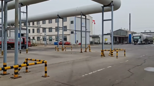 裝車過程中，工人將羧甲基淀粉鈉（CMS）包裝好，準(zhǔn)備發(fā)往全國(guó)各地，服務(wù)穩(wěn)定可靠。