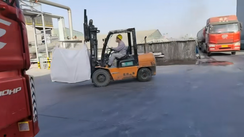 水泥砂漿專用纖維素裝車現(xiàn)場(chǎng)，工廠運(yùn)輸過程展示