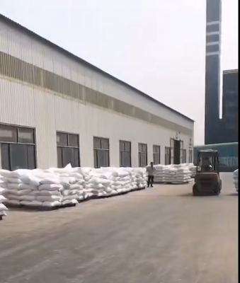 工廠廠區(qū)產(chǎn)品裝車，確保CMC纖維素在運(yùn)輸過程中的質(zhì)量安全