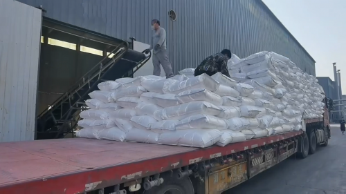 羧甲基纖維素成品整車裝載出廠圖，甘肅金昌源頭生產(chǎn)基地